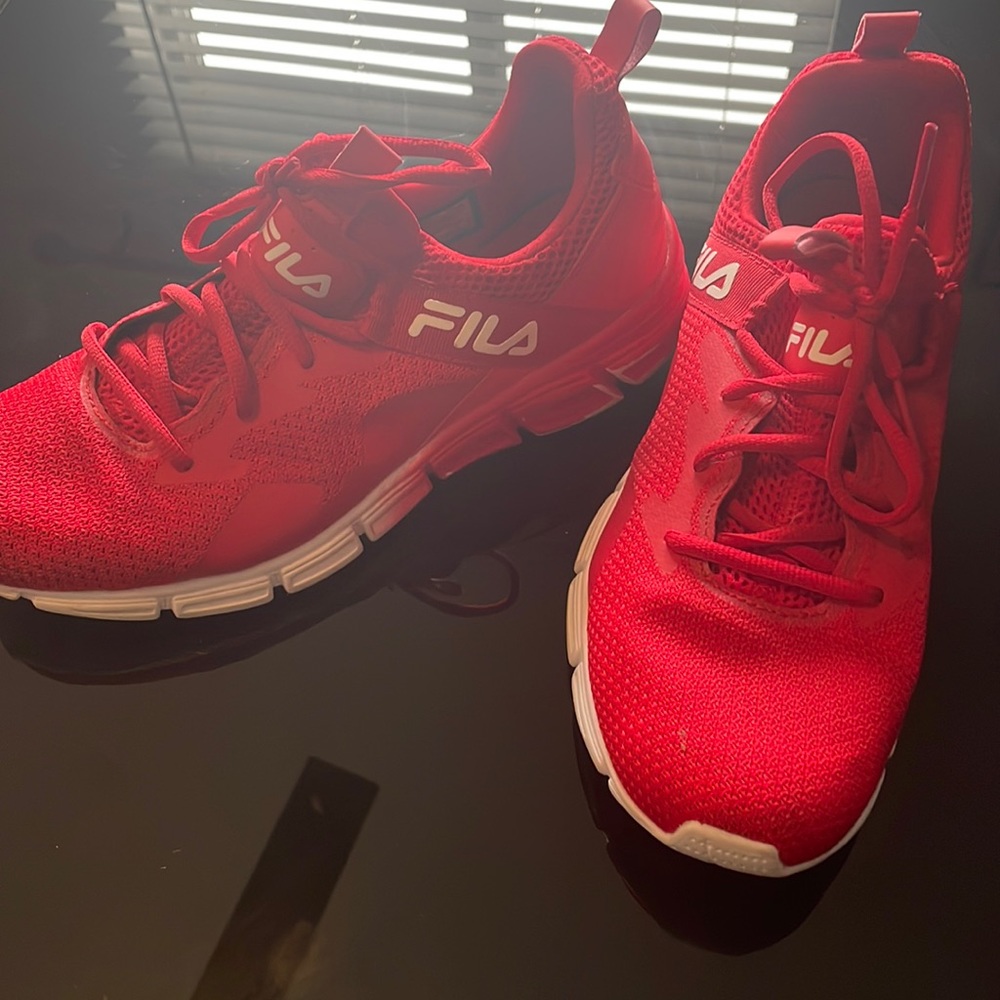 Fila red running shoe